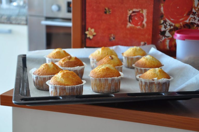 Easy muffin recipe, muffins in a baking tray