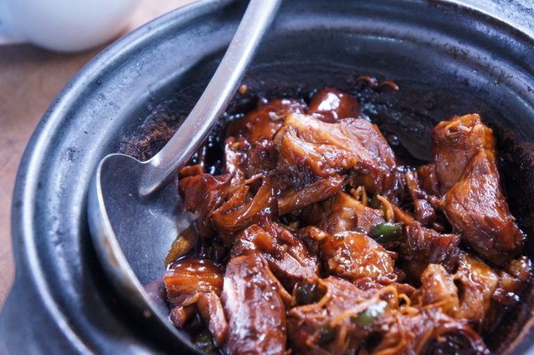 oxtail and red wine potjie